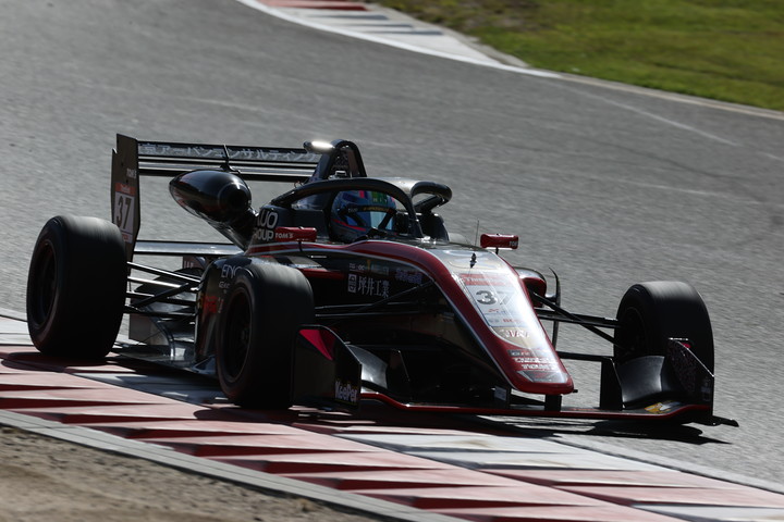 決勝3位は小高一斗（COROLLA CHUKYO Kuo TOM'S 320）