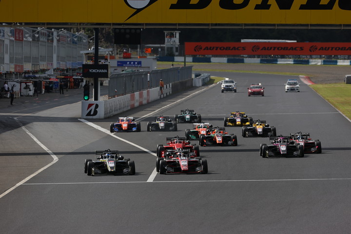 25周の決勝がスタートした