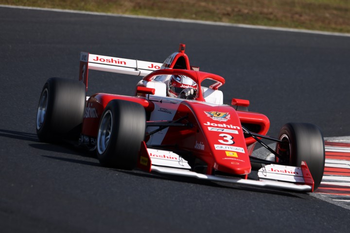 ポールポジションは阪口晴南（Sutekina #3）