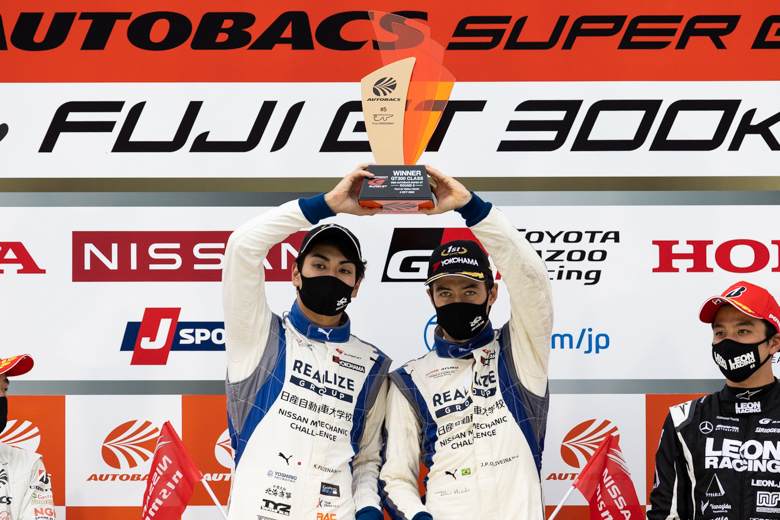 GT300クラスで優勝した藤波清斗／ジョアオ・パオロ・デ・オリベイラ組（KONDO RACING）