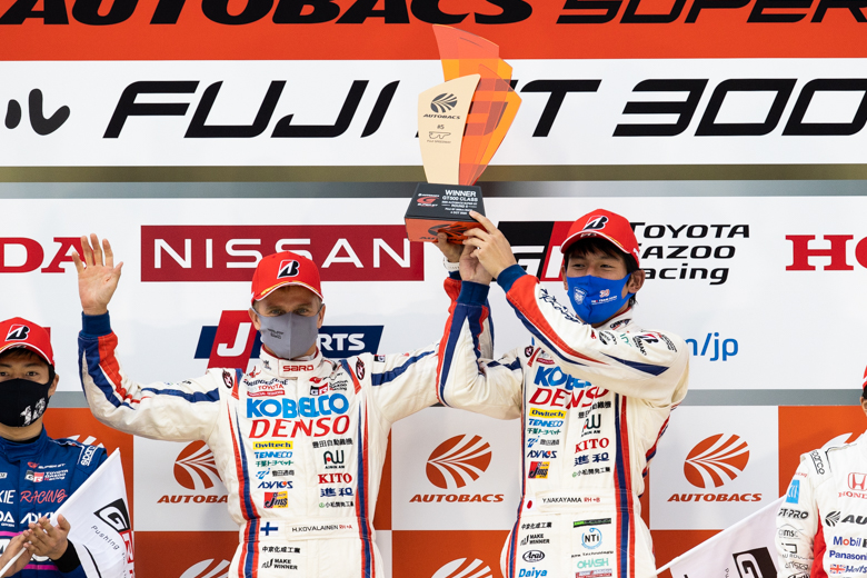 GT500クラスで優勝したヘイッキ・コバライネン／中山雄一組（ TGR TEAM SARD）
