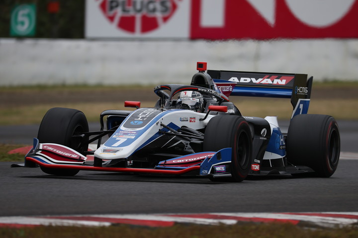 フリー走行: 2位は小林可夢偉（KCMG Elyse SF19）