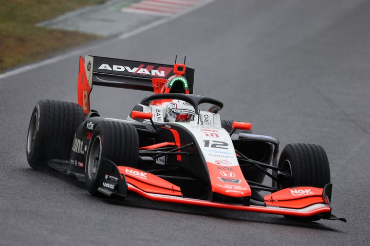 占有走行: 塚越広大（ThreeBond Drago CORSE SF19）