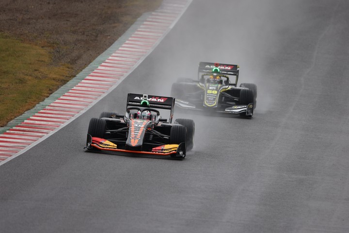 占有走行: 坪井翔（JMS P.MU/CERUMO・INGING SF19）