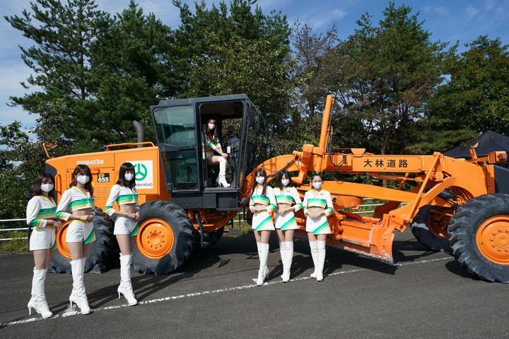 公式予選: レースクイーン