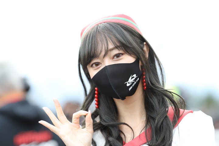 決勝レース: レースクイーン