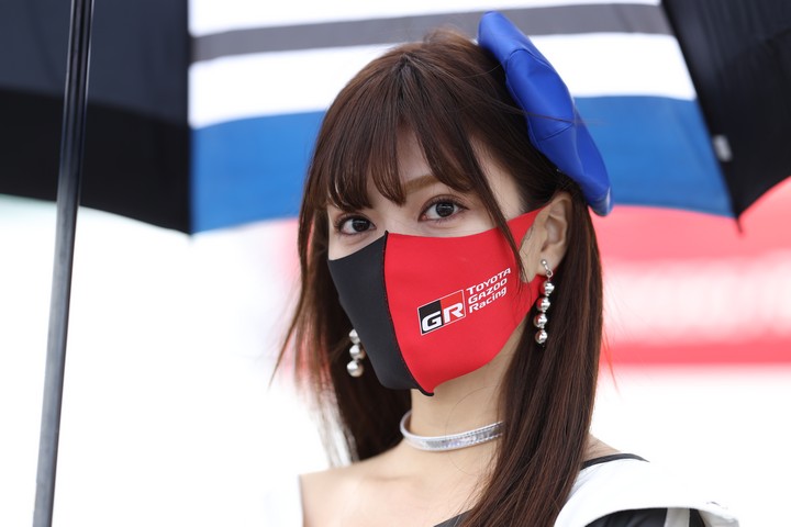 決勝レース: レースクイーン