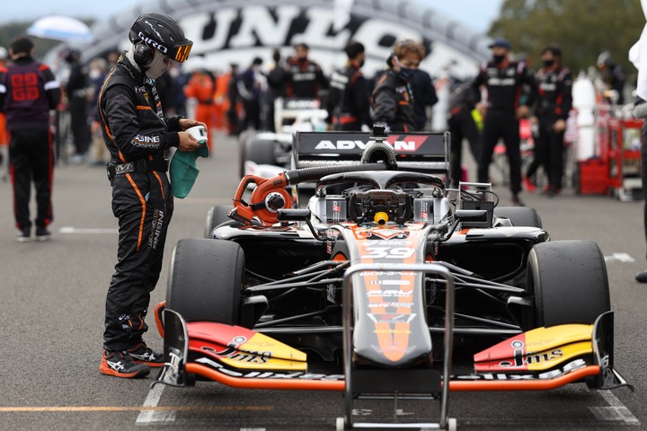 決勝レース: 坪井翔のJMS P.MU/CERUMO・INGING SF19