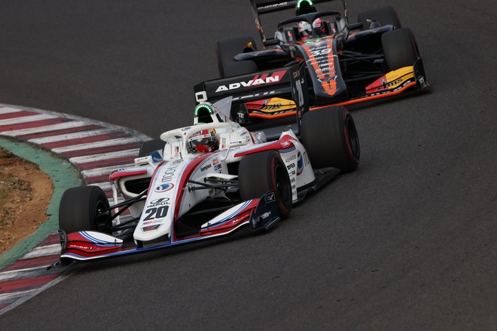決勝レース: 平川亮（ITOCHU ENEX TEAM IMPUL SF19） vs 坪井翔（JMS P.MU/CERUMO・INGING SF19）