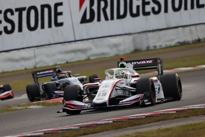 決勝レース: 関口雄飛（ITOCHU ENEX TEAM IMPUL SF19）