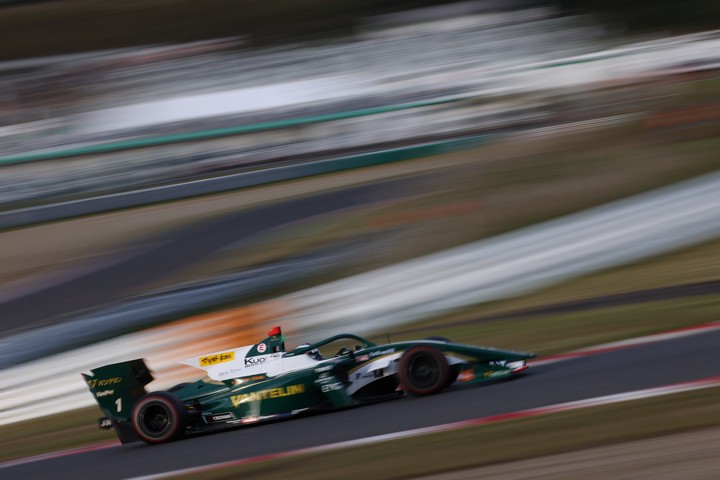 決勝レース: ニック・キャシディ（VANTELIN KOWA TOM’S SF19）
