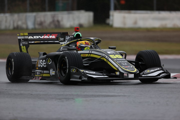 占有走行: 初登場のセルジオ・セッテ・カマラ（Buzz Racing SF19）は17位と振るわず