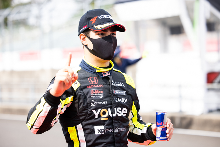 ポールポジションを獲得したセルジオ・セッテ・カマラ（Buzz Racing with B-Max）