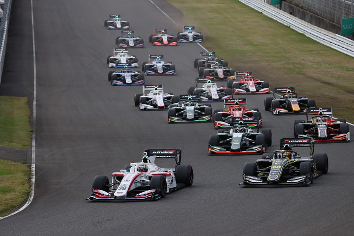 53周の決勝がスタートした