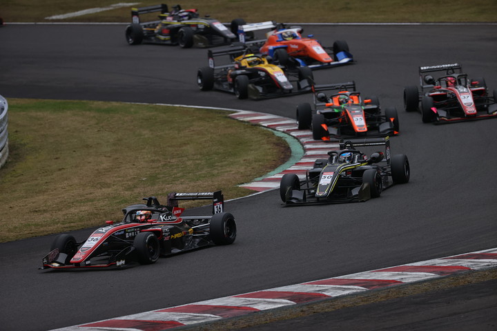 決勝レースがスタートした