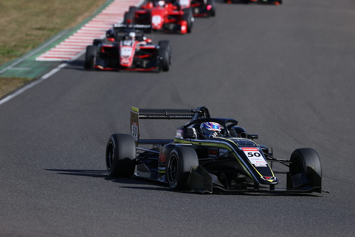 阪口晴南がスタートでトップに立つ