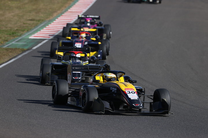 スタート直後、マスタークラスの争い