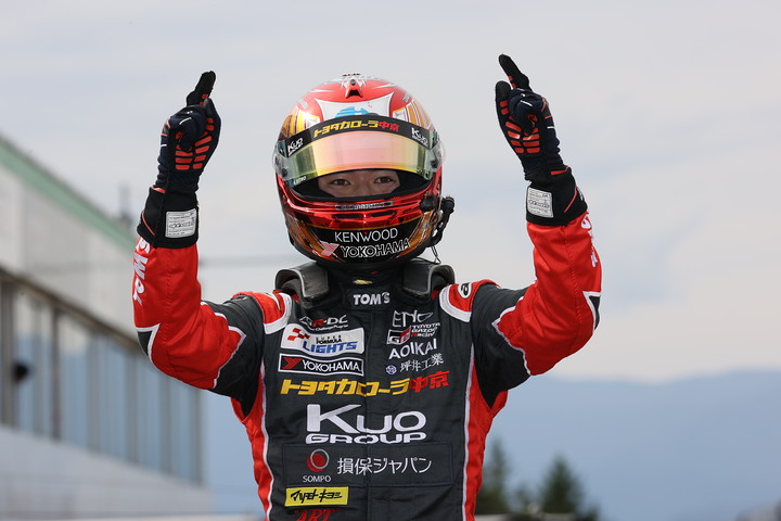 優勝した宮田莉朋（COROLLA CHUKYO Kuo TEAM TOM'S）