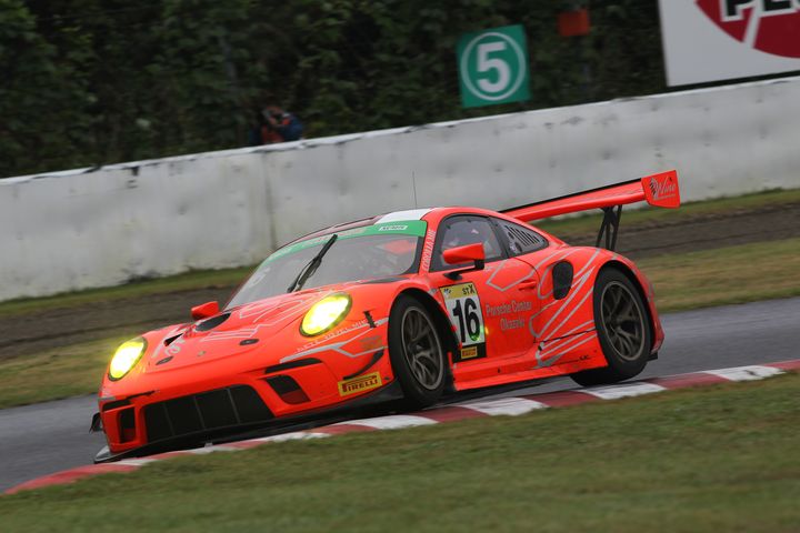 ST-Xクラス優勝は永井宏明／上村優太組（Porsche Center Okazaki GT3R）