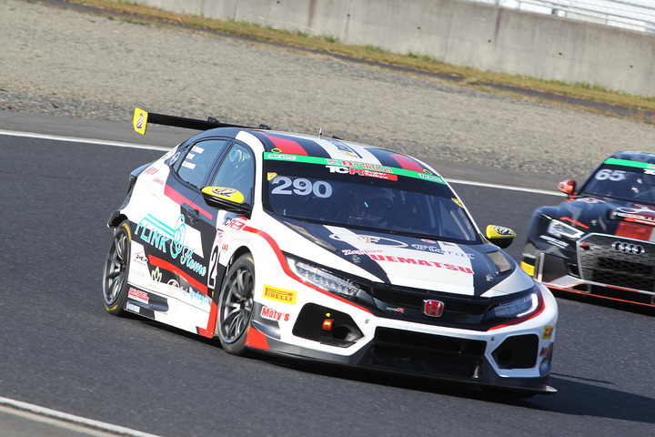 ST-TCRクラスポールポジションは植松忠雄／井出有冶／川端伸太朗組（F・Link Home CIVIC TCR）