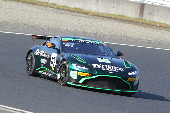 ST-Zクラスポールポジションは星野辰也／織戸学／篠原拓朗／浜健二組（D'station Vantage GT4）