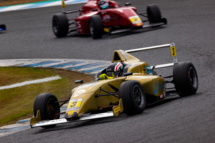 インディペンデントカップ優勝は佐藤セルゲイビッチ（結婚の学校フィールドモータースポーツ）