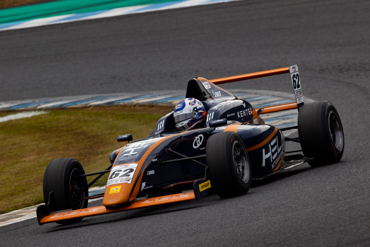 決勝2位は平木玲次（HELM MOTORSPORTS F110）