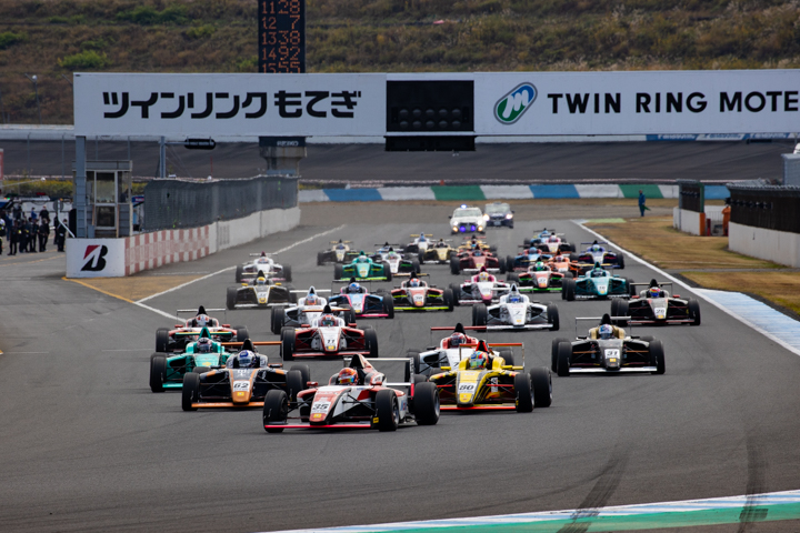 13周の決勝がスタートした