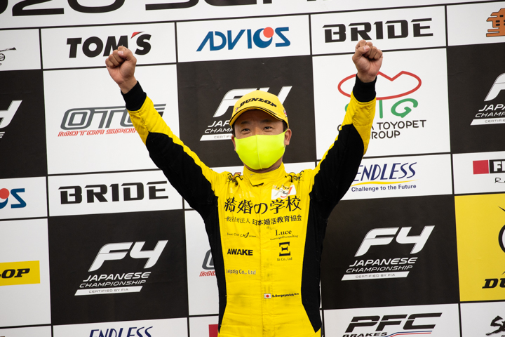 インディペンデントカップで優勝した佐藤セルゲイビッチ（結婚の学校フィールドモータースポーツ）
