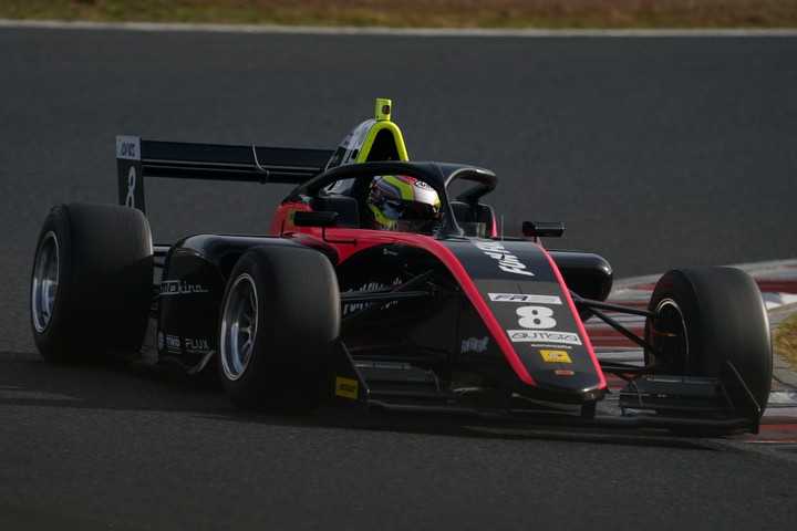 決勝レース: 石坂瑞基（Sutekina #8）