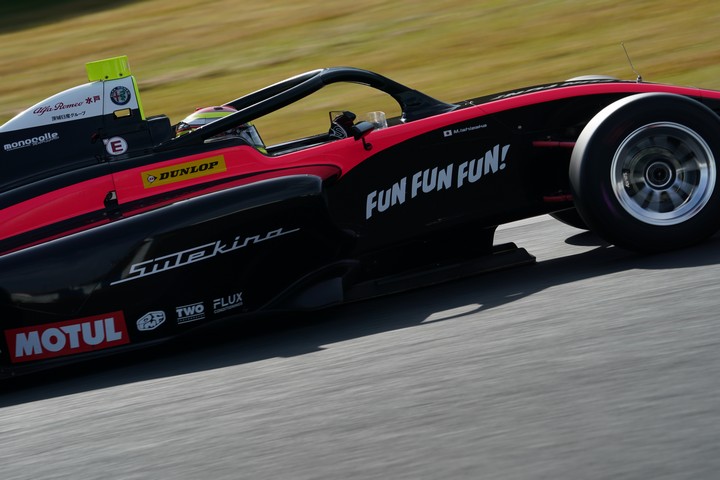 決勝レース: 石坂瑞基（Sutekina #8）