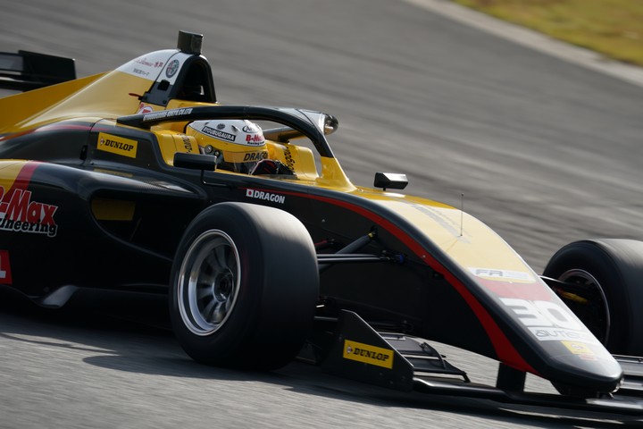 決勝レース: DRAGON（B-MAXエンジニアリング）