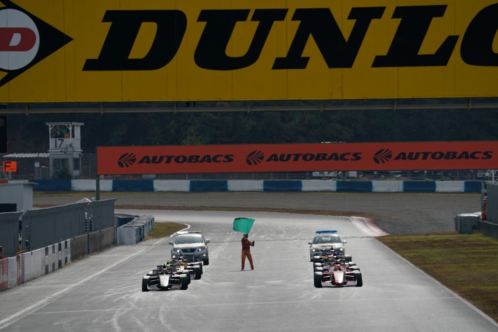 決勝レース: まもなくスタート