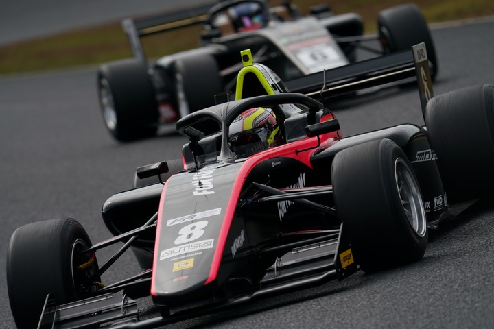 決勝レース: 石坂瑞基（Sutekina #8）