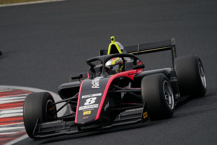 決勝レース: 石坂瑞基（Sutekina #8）