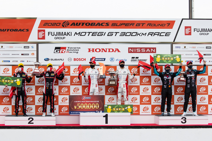 GT500クラスの表彰式