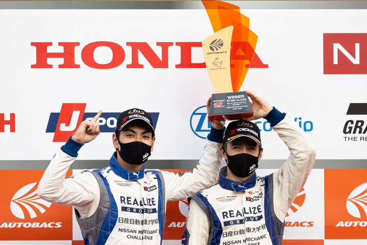GT300クラスで優勝した藤波清斗／ジョアオ・パオロ・デ・オリベイラ組（KONDO RACING）