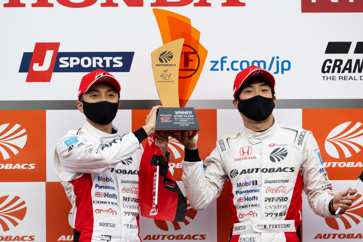 GT500クラスで優勝した野尻智紀／福住仁嶺組（ARTA）
