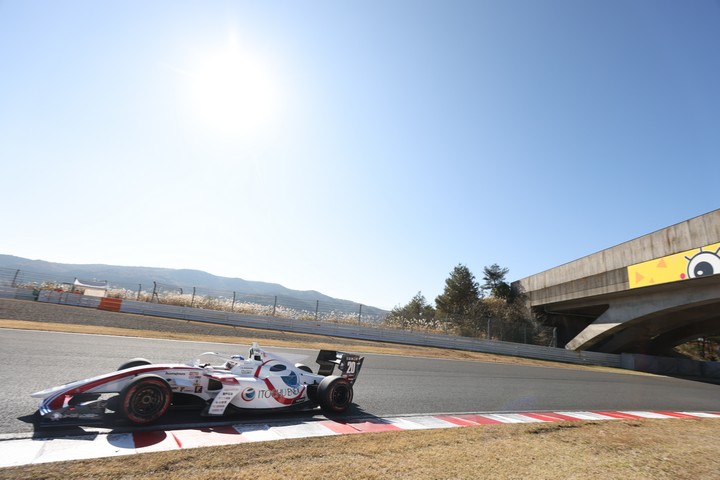 占有走行: 平川亮（ITOCHU ENEX TEAM IMPUL SF19）