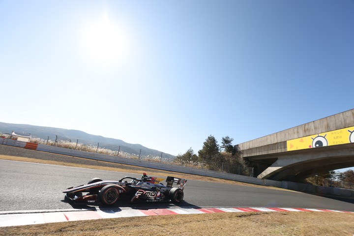 占有走行: 石浦宏明（JMS P.MU/CERUMO・INGING SF19）