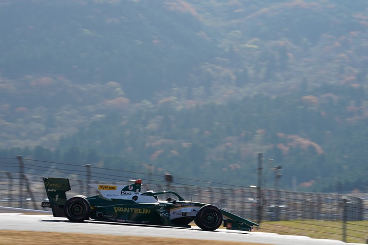 占有走行: 平川亮（ITOCHU ENEX TEAM IMPUL SF19）