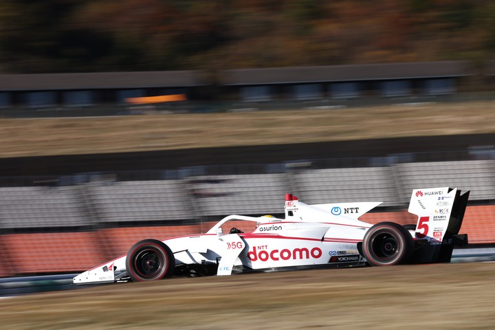 フリー走行: 山本尚貴（DOCOMO DANDELION M5S SF19）