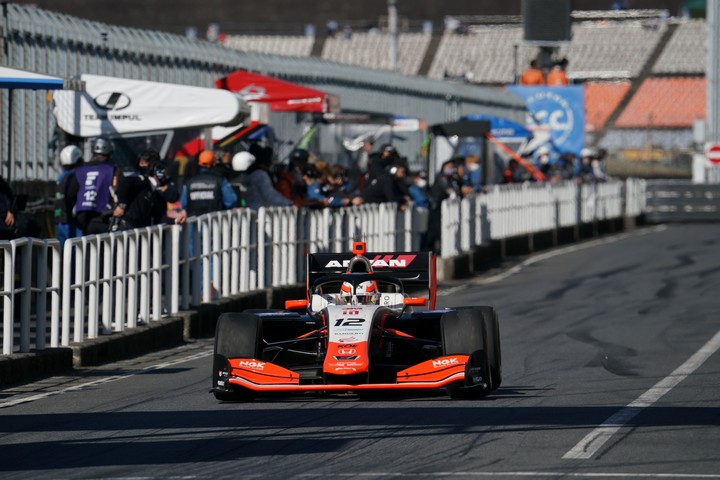 公式予選: タチアナ・カルデロン（ThreeBond Drago CORSE SF19）