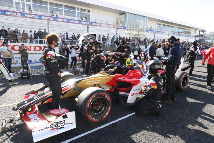 決勝レース: 野尻智紀のTEAM MUGEN SF19