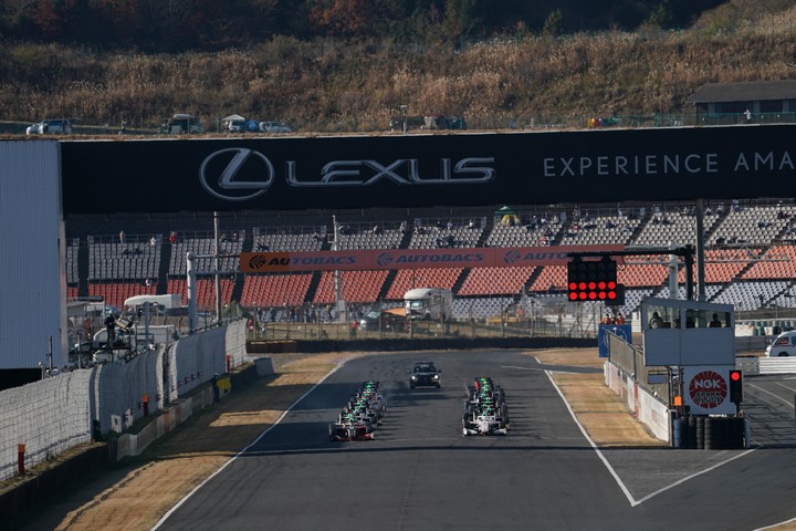 決勝レース: まもなくスタート