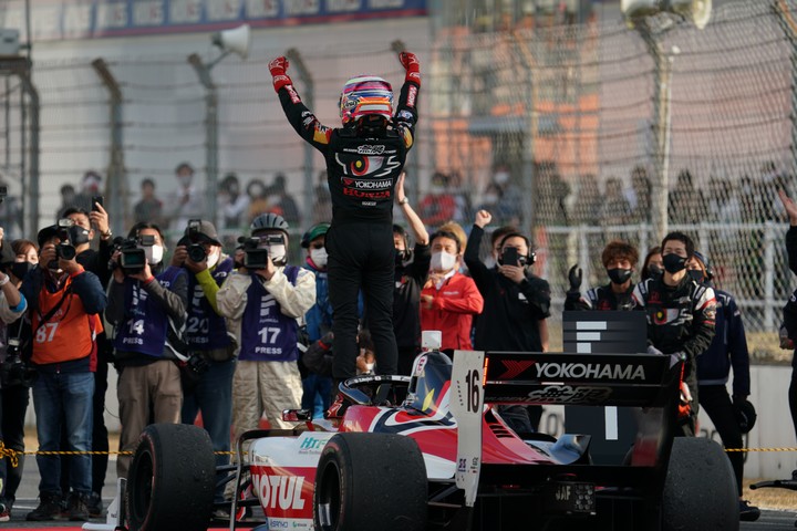 決勝レース: 優勝した野尻智紀（TEAM MUGEN）