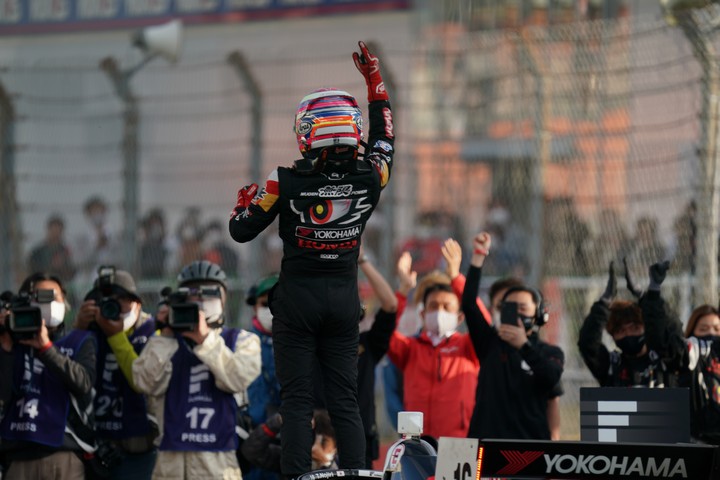 決勝レース: 優勝した野尻智紀（TEAM MUGEN）