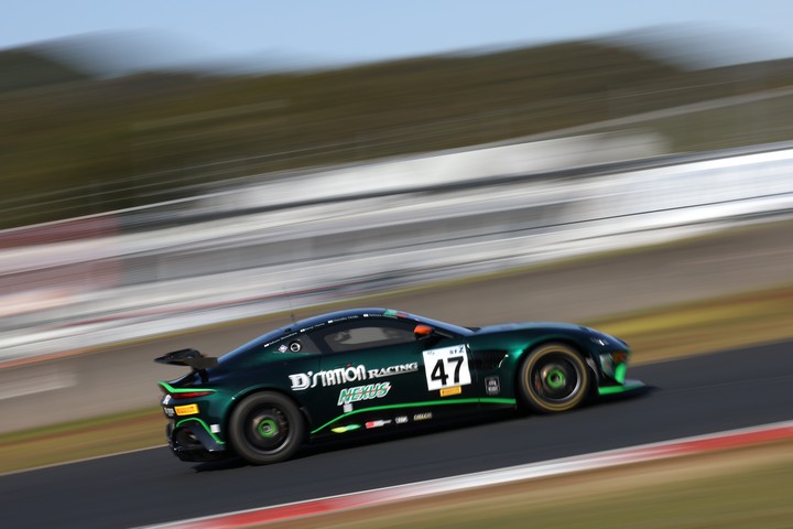 グループ1公式予選: 星野辰也／織戸学／篠原拓朗／浜健二組（D'station Vantage GT4）