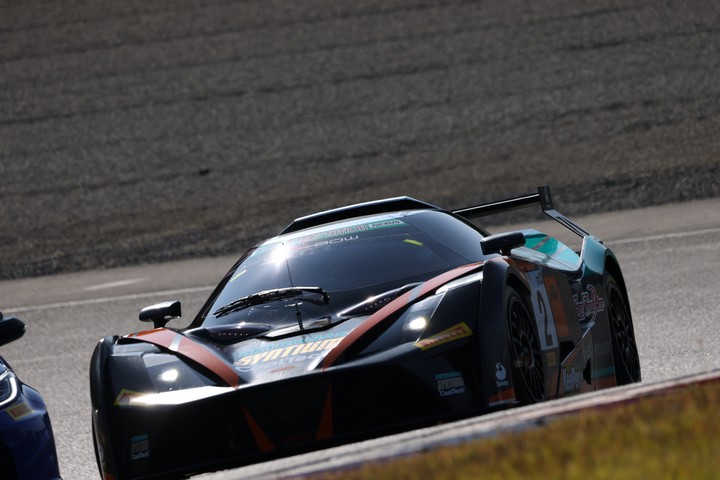 グループ1公式予選: 飯田太陽／加藤寛規／高橋一穂組（ケーズフロンティアSYNTIUM KTM）