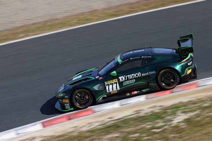 グループ1公式予選: 星野敏／藤井誠暢／近藤翼組（D'station Vantage GT3）